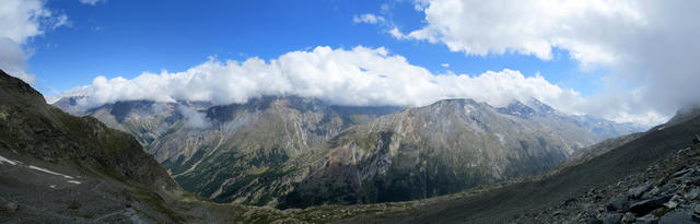 schönes Breitbildfoto mit Blick auf das Saasertal