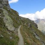 der Bergpfad führt weiter durch die steilen Flanken des Meiggertal. Hier sollte man nicht ausrutschen