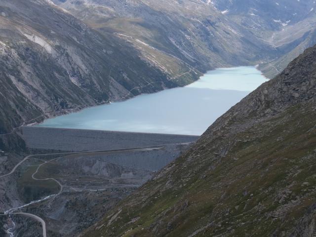 Blick zum Mattmark Stausee. Den haben wir besucht, als wir zum Monte Moro Pass gewandert sind