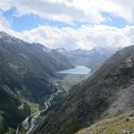 Blick zum Mattmark Stausee. Den haben wir besucht, als wir zum Monte Moro Pass gewandert sind