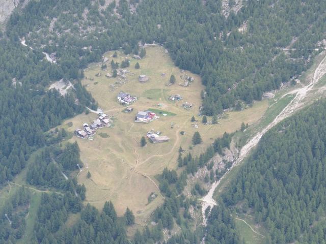 Furggstalden ist ein schönes kleines Walliser Dorf. Das haben wir bei einer Wanderung besucht