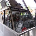 in ein paar Minuten fährt uns die grosse Seilbahn bequem hinauf nach Belalp