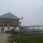 auf dem breiten Höhenweg erreichen wir das super schön gelegene Hotel Belalp 2130 m.ü.M.