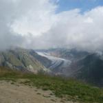 die Wolken lichten sich und wir können auf den Aletschgletscher hinabschauen