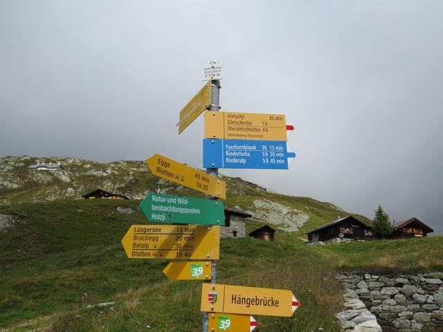 Wegweiser beim Hotel Belalp 2130 m.ü.M.