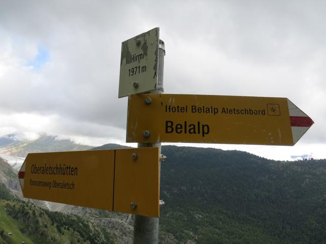 Wegweiser bei Hirmi 1971 m.ü.M. wir wandern geradeaus weiter