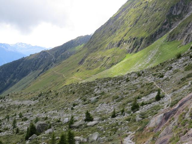 Blick zurück auf den zurückgelegten Weg und das Hotel Belalp