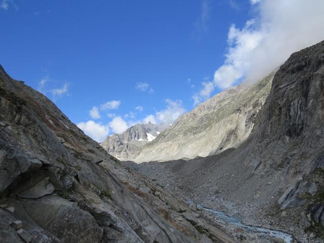 Blick Richtung Oberaletschgletscher und Oberaletschhütte. Seht ihr sie?