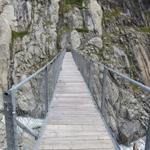 auf der gut erbauten Hängebrücke. Ohne diese währe es nicht möglich die Schlucht zu überqueren