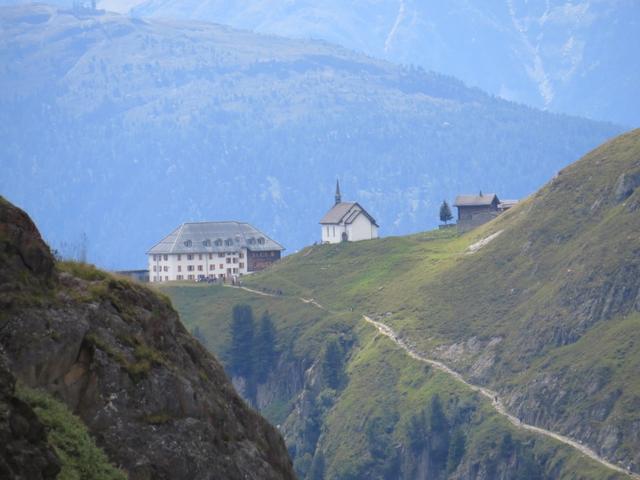 Blick zum Hotel Belalp mit Kapelle