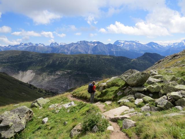 wir halten immer wieder an und bestaunen die sehr schöne Aussicht