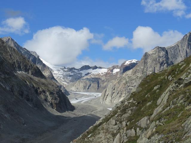 sehr schöner Ausblick auf den Oberaletschgletscher der leider fast ganz mit Schutt überdeckt ist