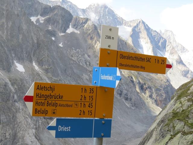 beim Wegweiser Punkt 2586 m.ü.M. ab hier beginnt der spannende Hüttenweg