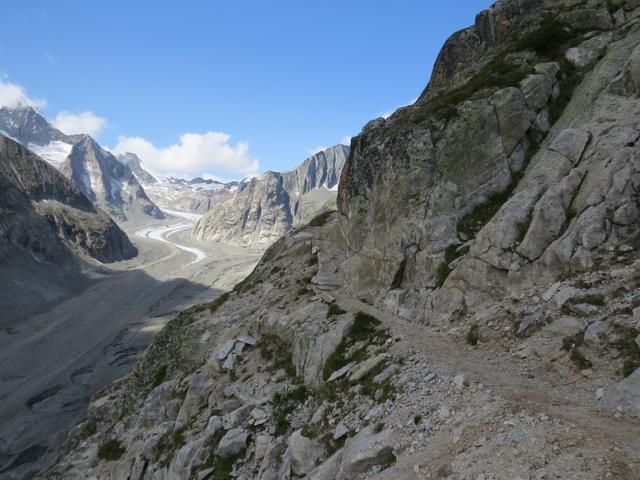 da der Weg zu ausgesetzt ist, hielten wir immer wieder an, um die schöne Aussicht zu geniessen