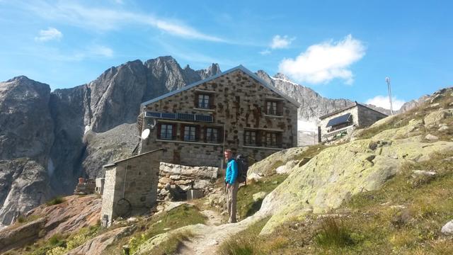 nach einer traumhaft schönen Wanderung haben wir die Oberaletschhütte 2640 m.ü.M. erreicht