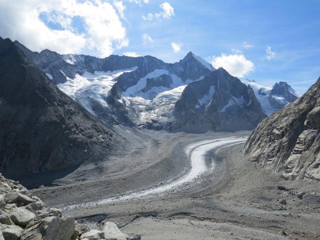 Blick auf Nesthorn und das zusammentreffen von Beichgletscher und Oberaletschgletscher