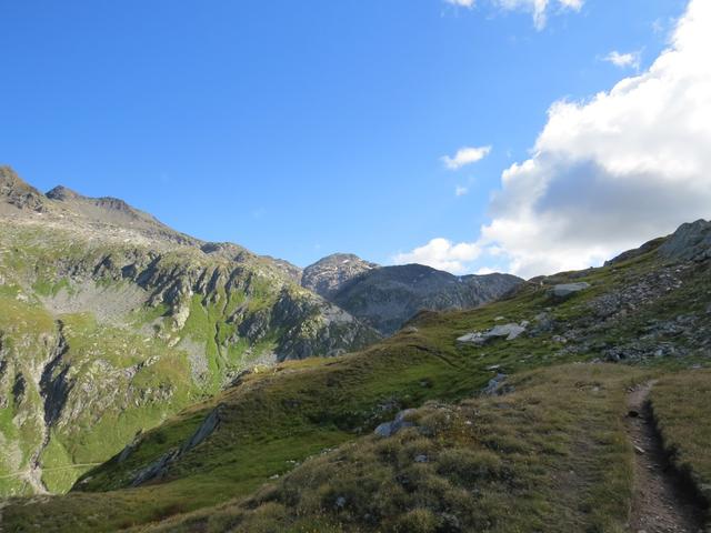 am Horizont taucht der Giübin auf