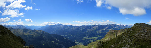 sehr schönes Breitbildfoto der ganzen Leventina