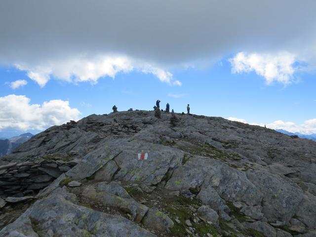 auf dem Giübin 2776 m.ü.M. sind schon viele Wanderer anzutreffen