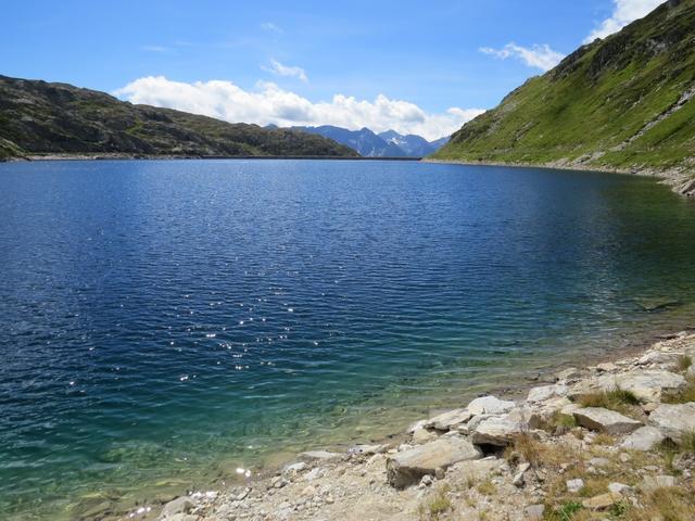 mit den Füssen im Wasser, haben wir beim Lago della Sella die Mittagspause genossen