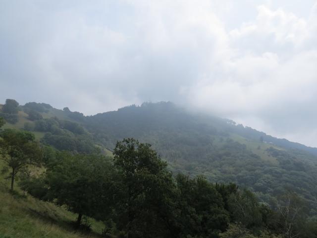 Blick hinauf zum Monte Bisbino. Schade das Wetter spielte nicht mit. Es war besseres Wetter angesagt