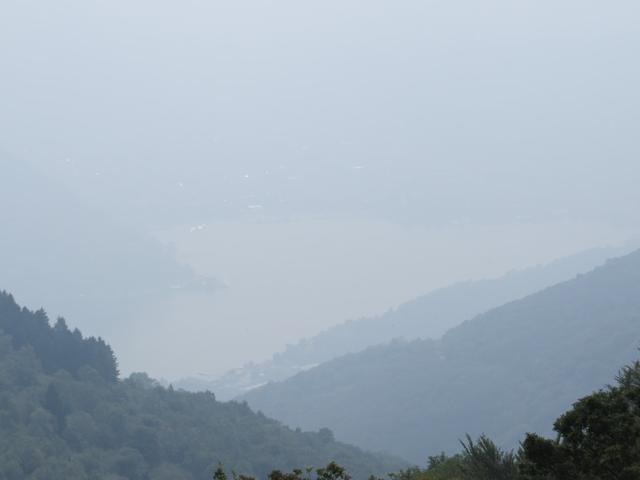 verschwommener Blick hinunter zum Lago di Como