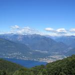 die Aussicht wird immer grossartiger. Hier der Blick auf den Lago Maggiore und Ascona