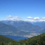 die Aussicht wird immer grossartiger. Hier der Blick auf den Lago Maggiore und Ascona