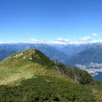 sehr schönes Breitbildfoto mit Blick auf den Lago Maggiore kurz nach Punkt 1647 m.ü.M.