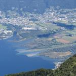 Blick auf die Mündung vom Ticino in den Lago Maggiore bei Tenero