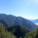 schönes Breitbildfoto mit Blick Richtung Cardada, Cimetta, Cima della Trosa und Madone. Dort oben waren wir auch schon
