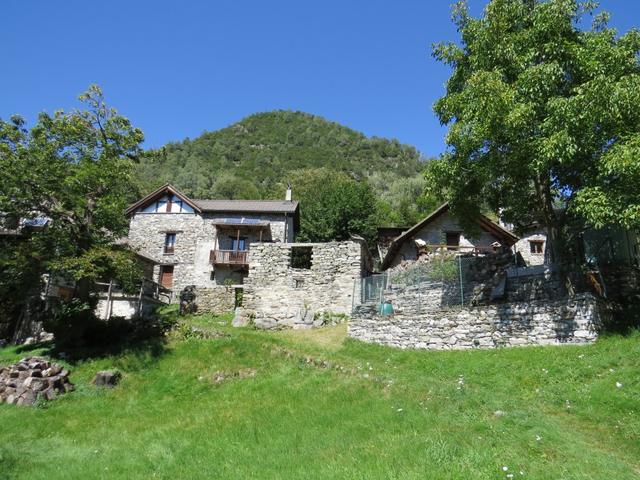 wir blicken zurück zum kleinen niedlichen Dorf Sella