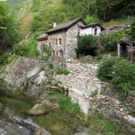 Blick zurück auf die ehemalige Mühle und die kleine Schlucht vom Ri di Mulitt