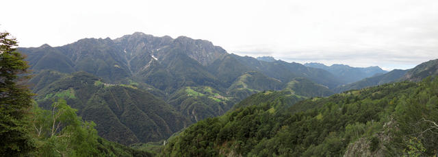 schönes Breitbildfoto vom Centovalli, Pizzo Leone und der Gridone. Dort oben waren wir auch schon