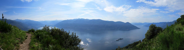 sehr schönes Breitbildfoto mit Blick auf den Lago Maggiore. Das Wetter wird immer besser