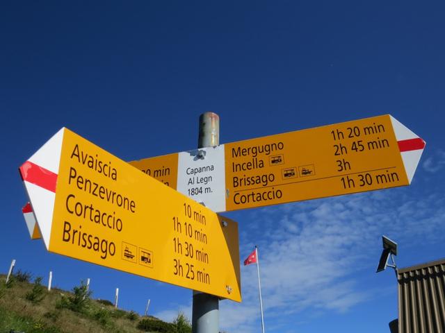 Wegweiser bei der Capanna Al Legn 1804 m.ü.M.