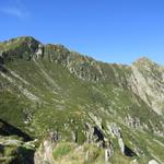 auf diesem Grat wird unsere Bergtour führen. Rechts davon sieht man den Gridone unser Ziel