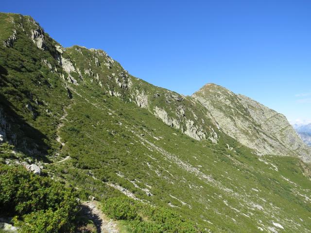 gut ersichtlich der Bergweg der zum Grat und zum Gridone führt