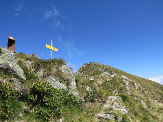 ein paar Meter nach der Bocchetta di Valle 1948 m.ü.M. ist diese Weggabelung vorhanden