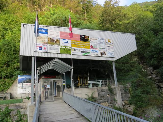 bei der Talstation der Monte Comino Seilbahn in Verdasio (Centovalli)