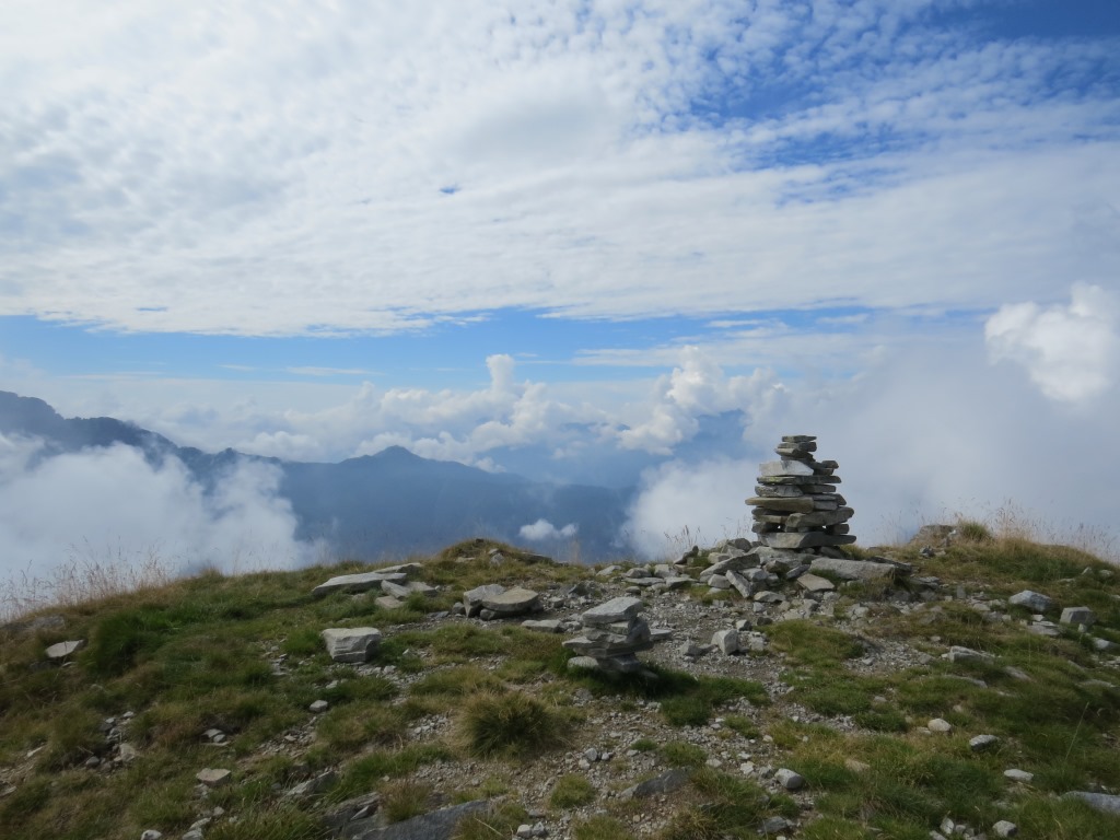 wir stehen nun auf dem flachen Gipfel des Pizzo Ruscada 2004 m.ü.M.