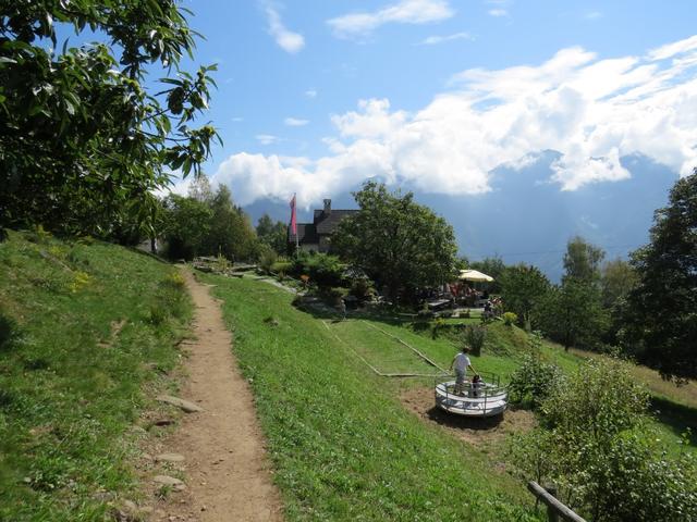 vorbei am Grotto "Alla Capanna Monte Comino"