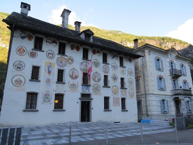 das sehr schöne Gemeindehaus von Cevio, war früher Sitz der Landvögte. Die vielen Wappen zeugen davon