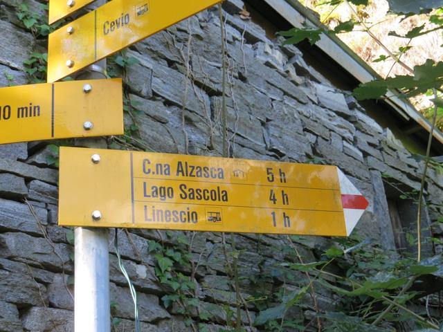 kurz nach der Brücke auf der Strasse nach Boschetto, biegt recht der Wanderweg ab