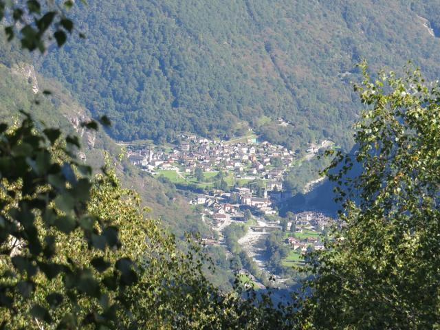 Blick ins Maggiatal nach Cavergno und Bignasco