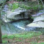 auf der orographisch linken Seite des Ri di Sascòla wandern wir weiter aufwärts