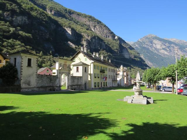 beim schönen Dorfplatz von Cevio