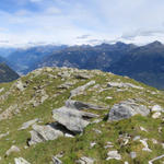 schönes Breitbildfoto mit Blick in den Tessiner Alpen