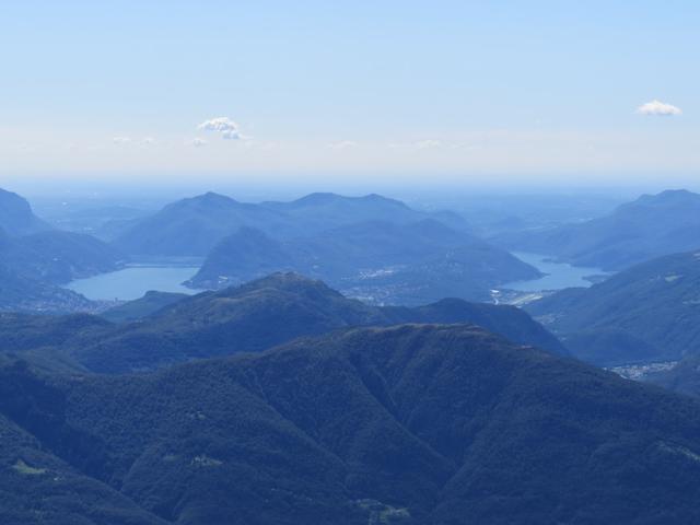 Blick nach Lugano mit Lago di Lugano. In der Bildmitte der San Salvatore