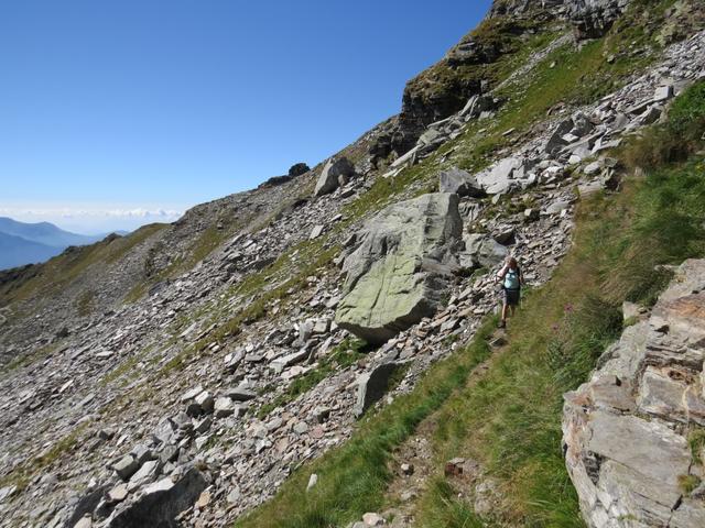 Blick zurück auf den zurückgelegten Weg und auf Punkt 2362 m.ü.M.